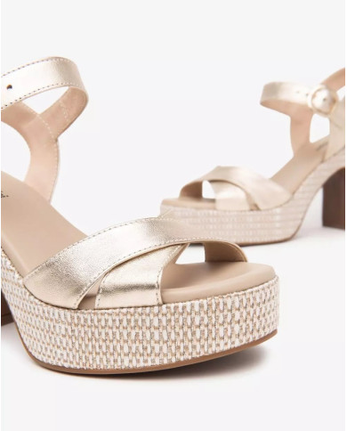 SANDALO CON TACCO NEROGIARDINI ETOILE SAND MIELE PU.CASSOLA TACCO 10,5CM E513631D/418