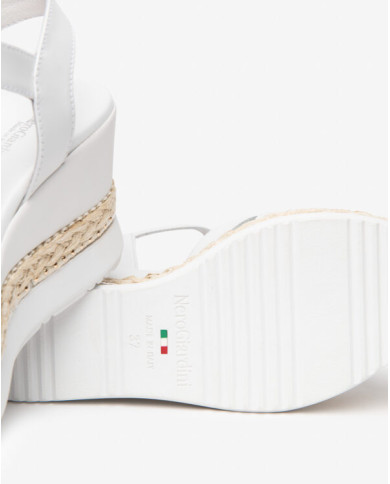 SANDALO CON ZEPPA NEROGIARDINI DONNA LOIRA BIANCO LOIRA BIANCO PU.MONOD.BAGHERIA E616012D/707  