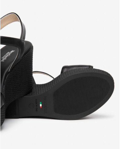 SANDALO CON ZEPPA NEROGIARDINI DONNA NAPPA PANDORA NERO PU.MONOD.GELA E615980D/100